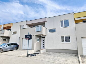 Slnečný 4-izbový zariadený rodinný dom na kraji Trenčína - 5