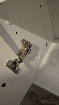 Zavesna kupelnova skrinka na stenu so zrkadlom - 5