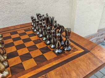 Šachový stolík s kovovým šachom - 5