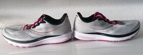SAUCONY RIDE 14 - FOG/CHERRY PC:119,90EUR Bežecké tenisky - 5