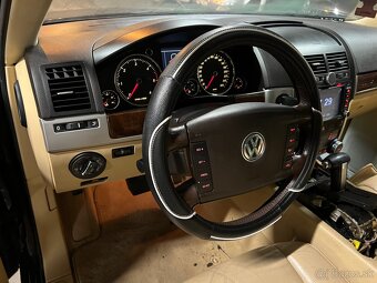 Predám náhradné diely na Volkswagen touareg 3.0tdi - 5