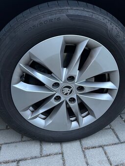 Skoda octavia 205/60/16 letne - 5