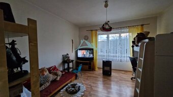 Rodinný dom s potenciálom na podnikanie v obci Malé Zlievce  - 5