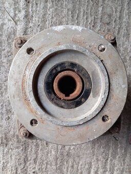 Elektromor s prevodovkou. - 5