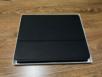 Apple iPad Pro 12.9” 256GB 4th Gen + Apple Magic Keyboard - 5