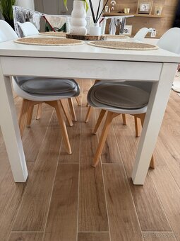 Predam jedálenský stôl so stoličkami - 5