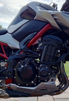 KAWASAKI Z900 - 5