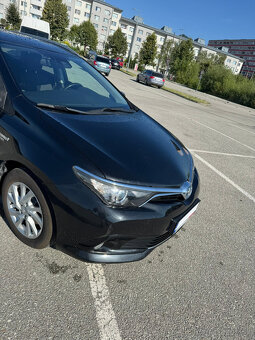 Toyota Auris 1.8 Hybrid – úsporný automat s výbornou výbavou - 5