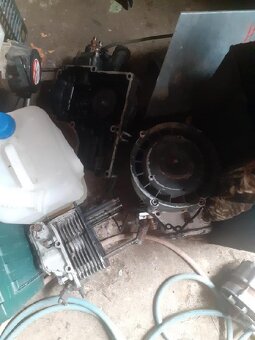 Motor Slávia rozebraný - 5