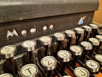 Funkční psací stroj GRANTA Model 90 z roku 1943 - 5