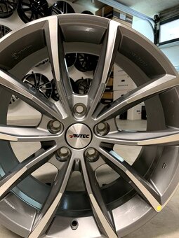 Nové Nissan , Dacia alu disky R18 5x114.3 - 5