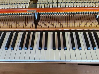 Petrof maličké klavírne krídlo dovoz celá SR - 5