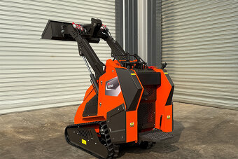 Predám pásový mininakladač o váhe 1580 kg - 5