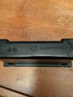 Predám čiernu plastovú odkladaciu priehradku do interiéru - 5