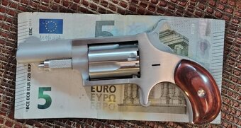 NAA revolvery (.22LR a .22WMR) - 5