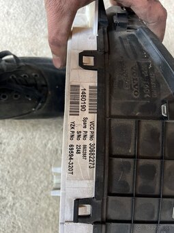 Budíky Volvo xc90 - 5