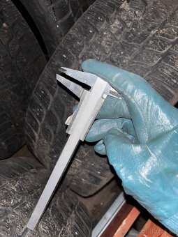 Bridgestone Blizzak 245/40 R18 - 5