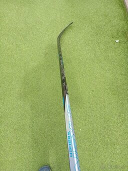 Predám hokejku Bauer Nexus Tracer grip SR - 5