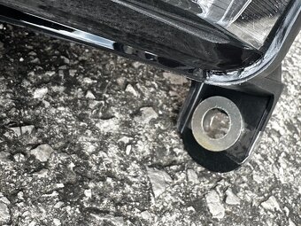 Predné svetlá Audi A6 C6 - 5