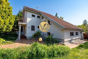 Na PREDAJ 5i rodinný dom s dvojgarážou a hosťovským domom, N - 5