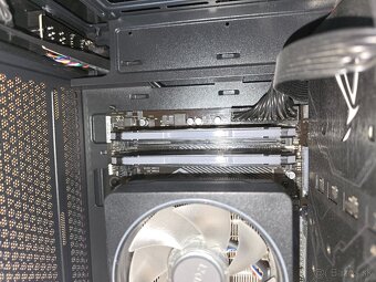 Predam PC + monitor - 5