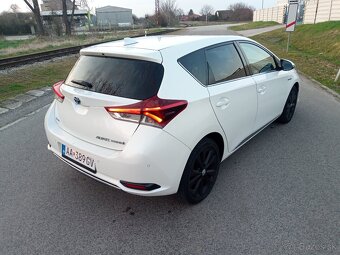 Toyota Auris 1.8 hybrid - 5