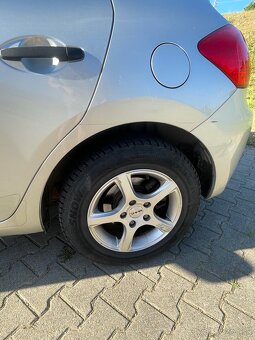 Toyota Auris - 5
