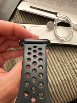 Apple watch 7 45mm Nike edícia - 5