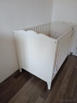 veľká priestranná postieľka + čisto nový matrac - 5