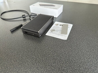 Qwiizlab SSD enclousure (externý obal) USB4/Thunderbolt 4 - 5
