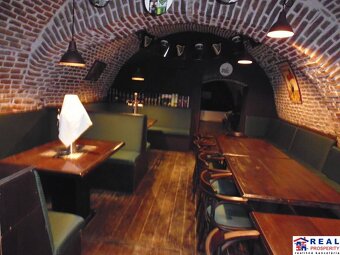 HLAVNÁ: SUTERÉN /pivnica/ - cca 150 m2 - možnosť odkúpenia z - 5