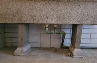 Dlhý umývací RETRO betónový drez - žľab z umelého kameňa - 5