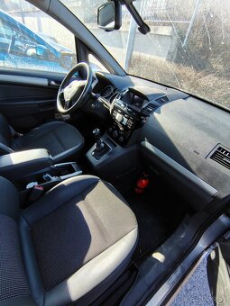 7 miestne auto - 5