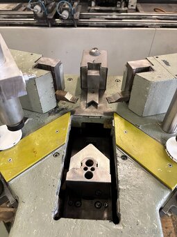 Pressta Eisele PV 8 - rohovací lis - 5