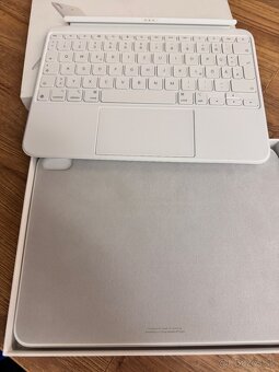 iPad 10th gen magic keyboard folio MQDP3D/A - 5