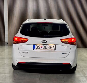 KIA Ceed SW 1.6 CRDI Gold 128 tisíc km/Slovák/ 2015 - 5