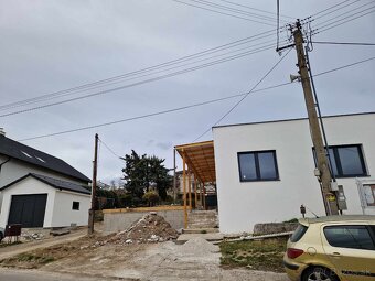 Na predaj novostavbu rodinného domu a samostatnej garáže - 5