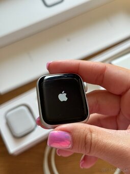 Apple Watch series 4, 40mm - 5