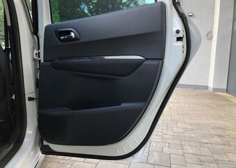 Peugeot 3008 2.0 HDi Panorama nafta manuál 110 kw - 5