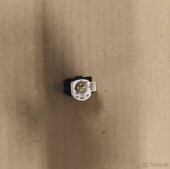 USB konektor - zásuvka AUX - 5