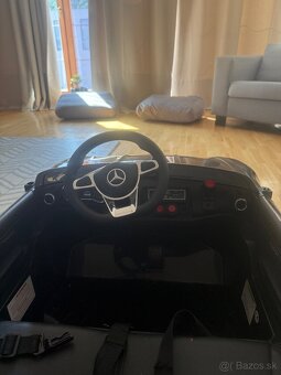 Elektrické auto Mercedes amg - 5