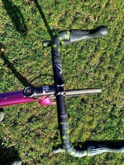 Cestný karbonový bicykel BH - 5