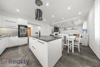 Rodinný dom s veľkým pozemkom v obci Vrakuň na predaj - 5