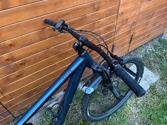 GHOST RIOT TRAIL - M - 5