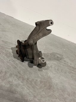 BMW F80 otočná tehlica, predná lavá strana. - 5