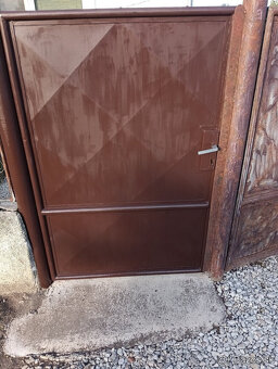 Predám dvojkrídlová brána + bránička - 5