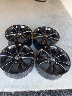 ZRENOVOVANE orig VW R18 - 5