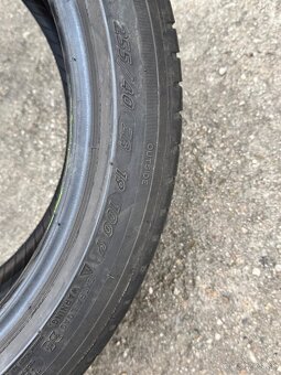 255/40R19 - 5