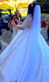 Honosné svadobné šaty - 5