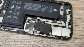 Apple iPhone XS na diely - bez LCD a poškodená doska - 5